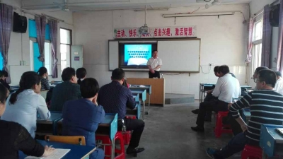 赵棚镇中心小学转观念  促教师信息技术能力提升