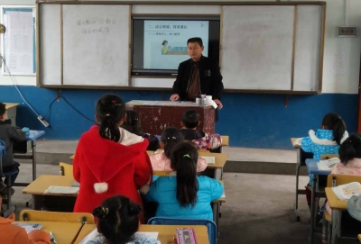 星火小学“一师一优”晒课忙