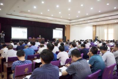 以学促用、学用结合——市委理论学习中心组（扩大）集中学习河长制