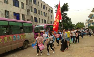 “征战、奋发、圆梦”——陈店初中学子出征应考