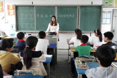 辛榨乡各学校开展秸秆禁烧宣传教育