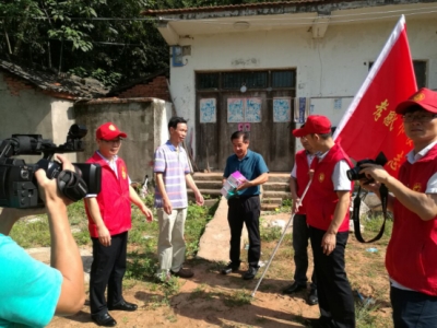 孝感市食药监局到烟店镇开展志愿服务活动