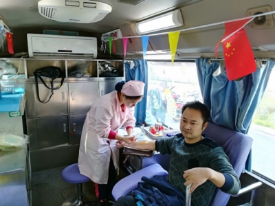 烟店镇机关干部职工积极义务献血
