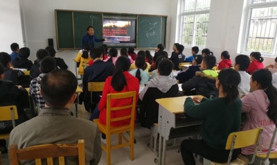 辛榨初中启动听课月暨比教学活动