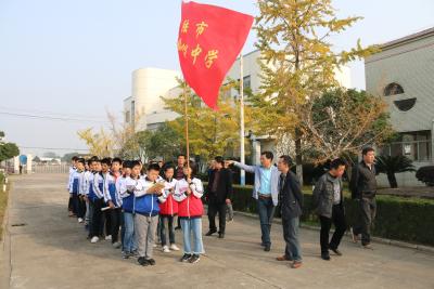 市实验初中学生到三水厂参观学习