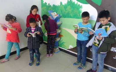 小小图书架  师生大世界