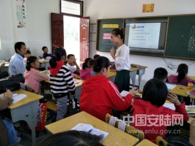 市教育局专班指导孛畈新教师教学