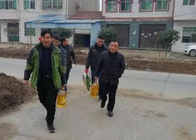 巡店镇节前走访慰问忙