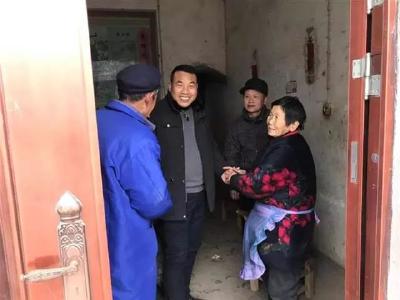 白天走访解难事 夜间巡逻护安宁 安陆驻村干部脱贫一线锤炼作风