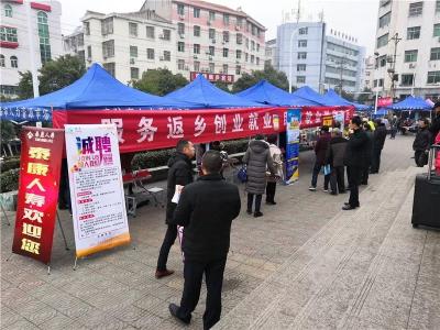 【新春走基层】安陆：8000个岗位 “家门口”助就业