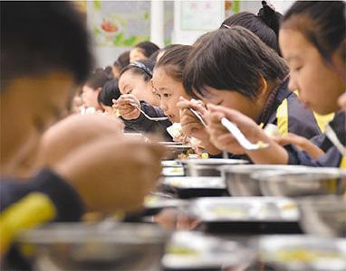 4月新规：多行业迎减税“红包” 中小学要建立陪餐制