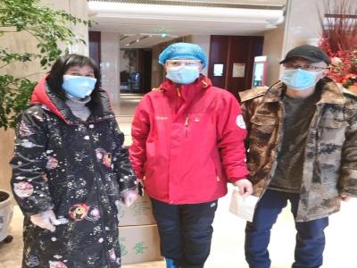 新闻特写：1800枚鸡蛋的“爱心”接力  