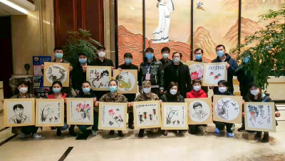 展涢城特色 赠水墨漫画——安陆市开展慰问黑龙江省援鄂医疗队书画笔会活动
