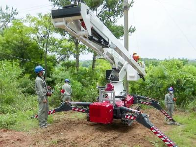 我省首台履带式绝缘斗臂车挺进防汛一线