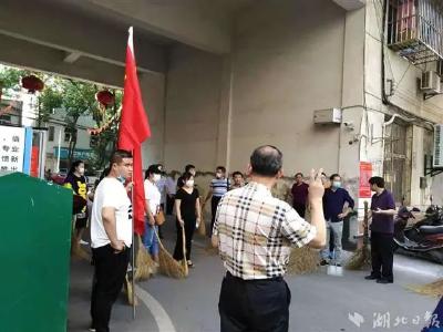 社区里有了“法律顾问” ——安陆法院党员干部下沉社区助力基层治理