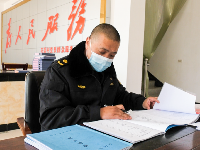 《最美扶贫干部》(三十五)——刘俊：“走心”扶贫 走进百姓心