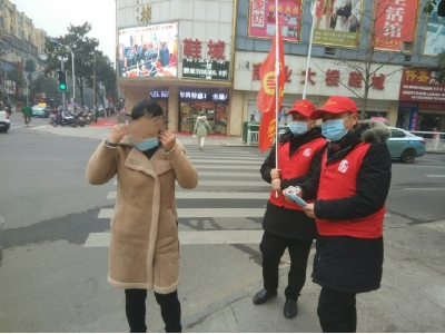 安陆市开展居民戴口罩宣传劝导志愿服务活动