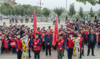 缅怀革命先烈，传承红色基因！—— 赵家棚革命烈士陵园开展祭扫英烈活动