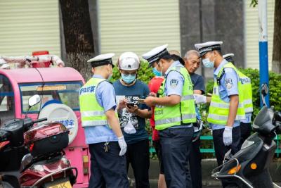 孝感交警系统规模交叉执法行动暨安陆市“五城同创”交通秩序整治月启动