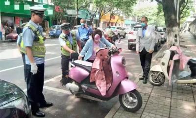 安陆：临街商家违规占用公共车位，检察建议坚决说“不”！