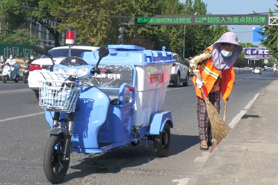 ​安陆：环卫工人用汗水守护城市“颜值”
