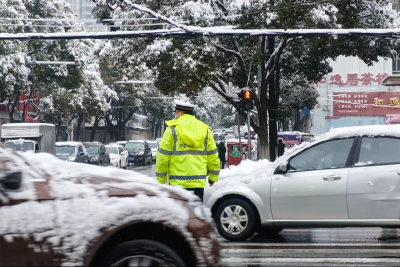 安陆：战风雪保畅通 守护群众平安路