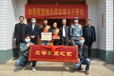 安陆丨军功章 有我的一半 也有你的一半！