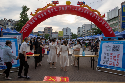 【下基层 察民情 解民忧 暖民心】“就”在安陆，“职”向未来 安陆市举行夜场招聘会