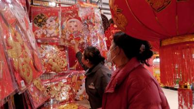 安陆：迎新春备年货 大街小巷“年味浓”