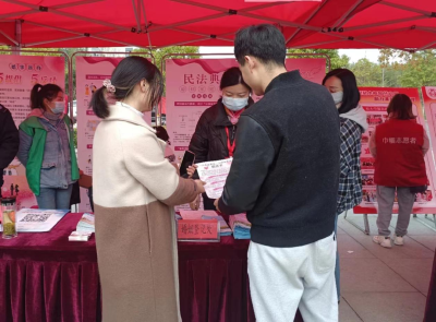 安陆市政务服务中心婚姻登记专区举办“婚俗新风进万家”宣传活动