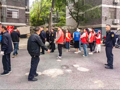 安陆城管联合整治物业小区环境秩序