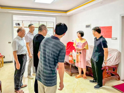安陆经济开发区商会走访慰问困难群众
