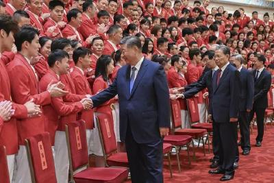 习近平接见第33届奥运会中国体育代表团