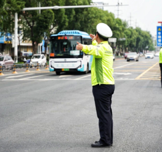 圆梦路上有他们倾力护航