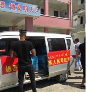 维族同胞自发捐助物资 救援汉川灾区群众