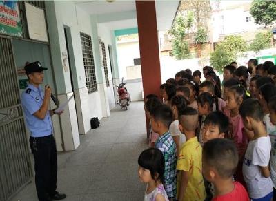 马鞍乡铁路安全教育进校园 