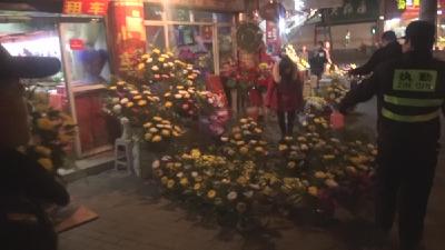 汉川刚柔并济整治违章占道经营行为 