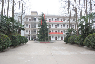 华严农场职工家门口品尝“惠民套餐” 