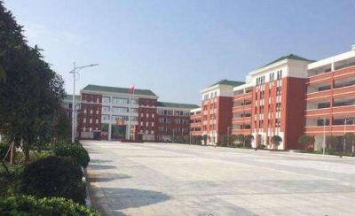华师一附中首所农村分校开课 