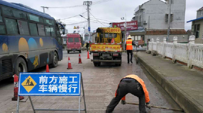 市公路管理局积极做好雨后公路养护工作 
