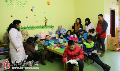 汉川志愿者给孤残儿童送温暖 