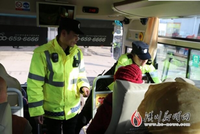 春运首日汉川交警全力以赴保平安 