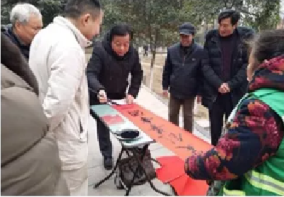 汉川开展义务为环卫工人撰写春联活动 