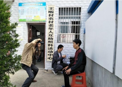 垌塚镇为精准扶贫对象补办社保卡