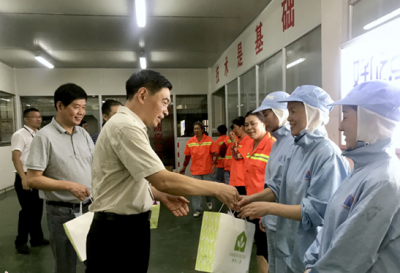 【总工会】市总工会开展“关爱职工、夏送清凉”活动