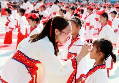 汉川市实验小学一年级小学生开学体验“开蒙礼” 
