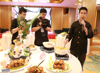 我市举办首届河蟹丰收节“吃在汉川”美食推介会