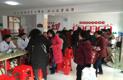 汉川春晖社工学雷锋义诊