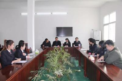 汉川市检察院组织女干警慰问贫困和留守儿童家庭 