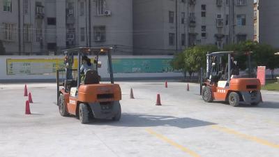 “叉车”跑在扶贫路